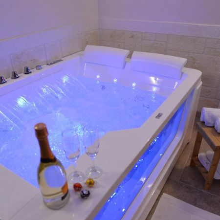 Suite Laurel Spa Con Idromassaggio Fasano Eksteriør billede