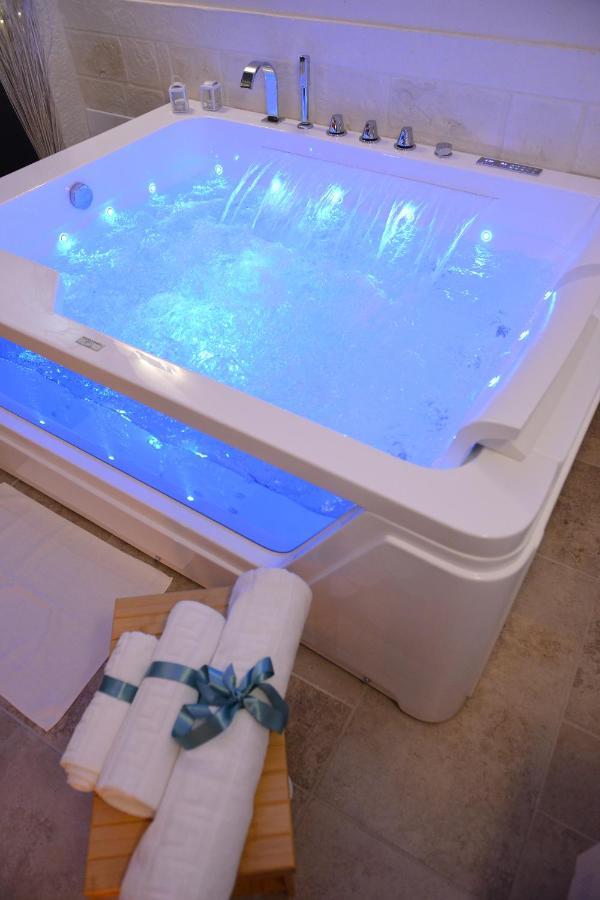 Suite Laurel Spa Con Idromassaggio Fasano Eksteriør billede