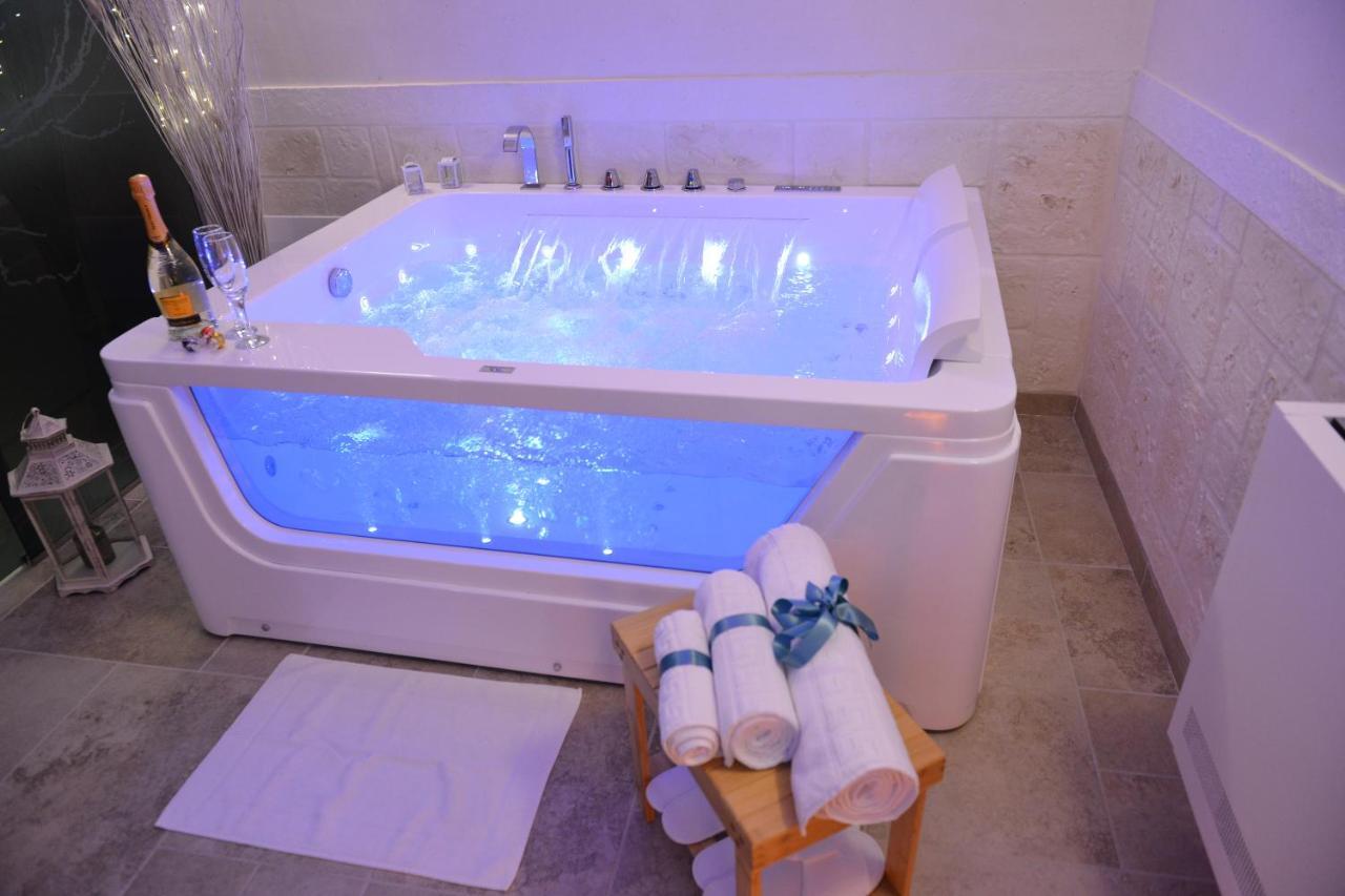 Suite Laurel Spa Con Idromassaggio Fasano Eksteriør billede