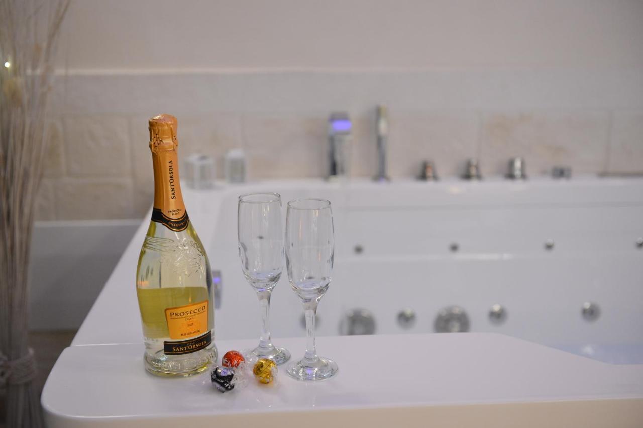 Suite Laurel Spa Con Idromassaggio Fasano Eksteriør billede