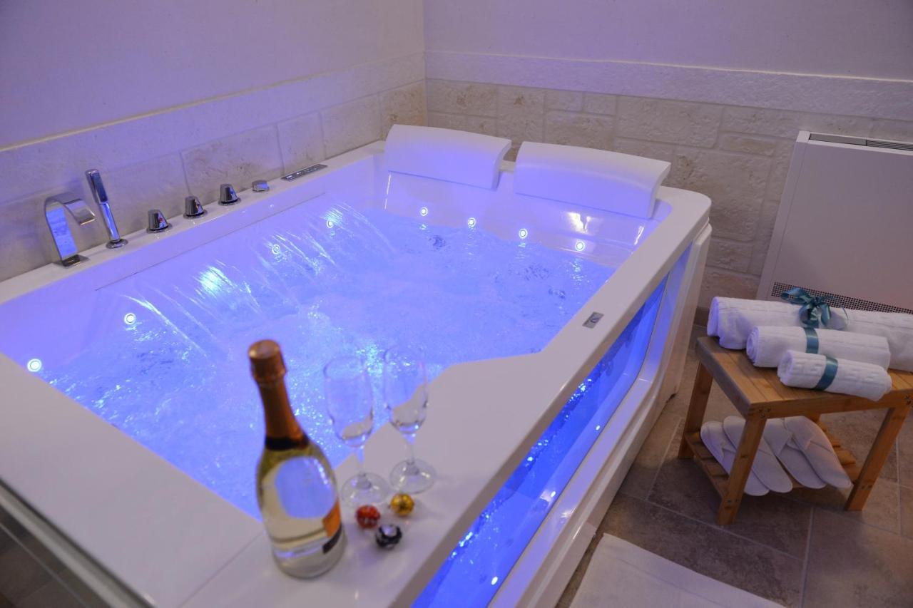 Suite Laurel Spa Con Idromassaggio Fasano Eksteriør billede