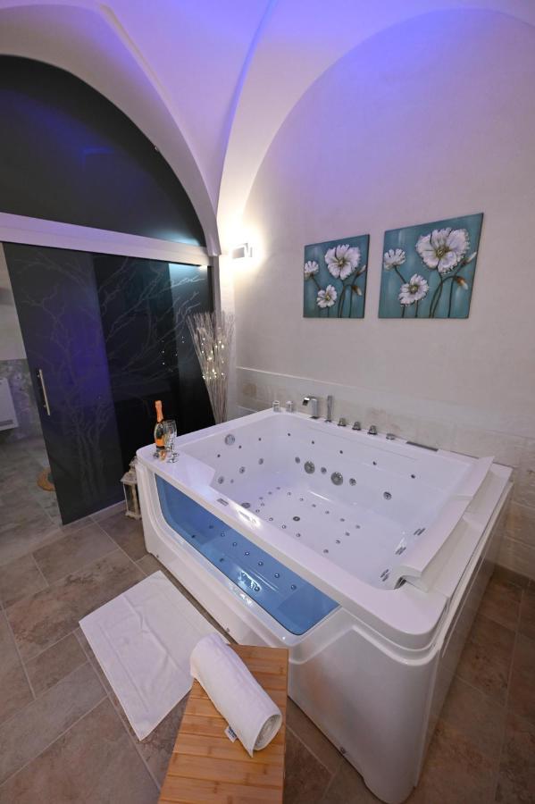 Suite Laurel Spa Con Idromassaggio Fasano Eksteriør billede